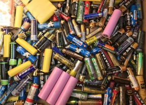 廢電池/used batteries